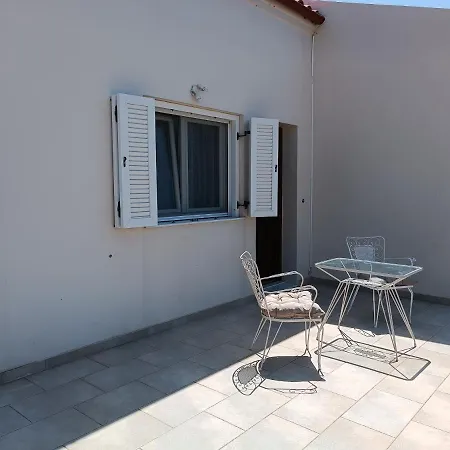 Apartment Little House With View